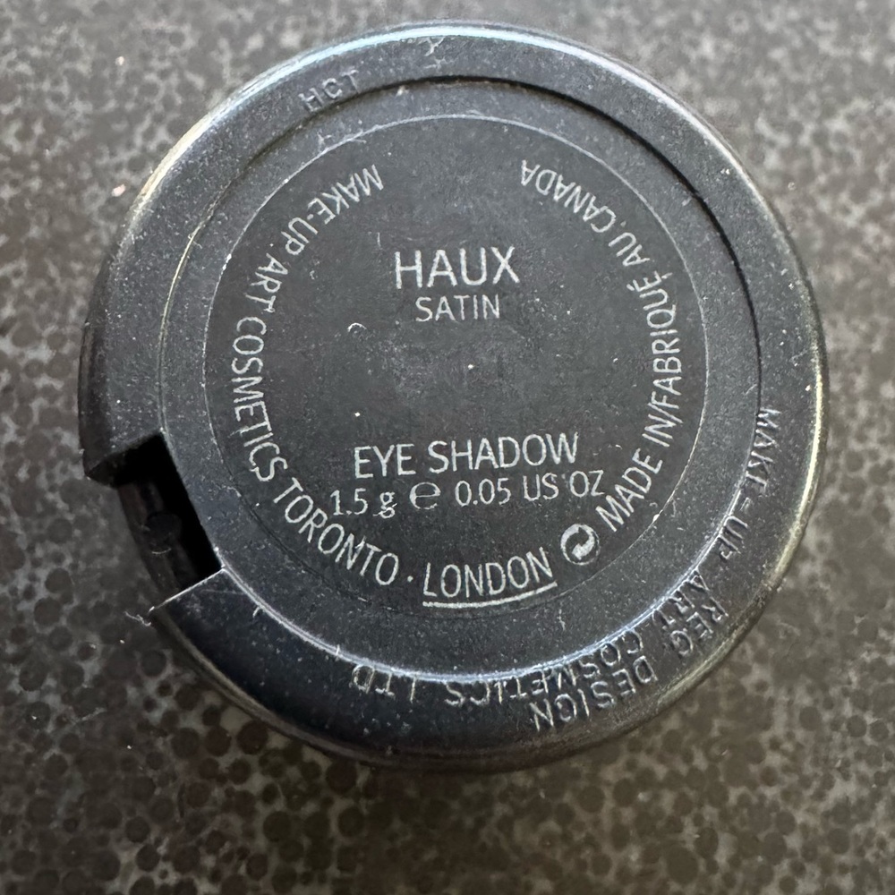 [MAC Cosmetics] Haux Satin Soft Pink Eyeshadow - Picture 2 of 2